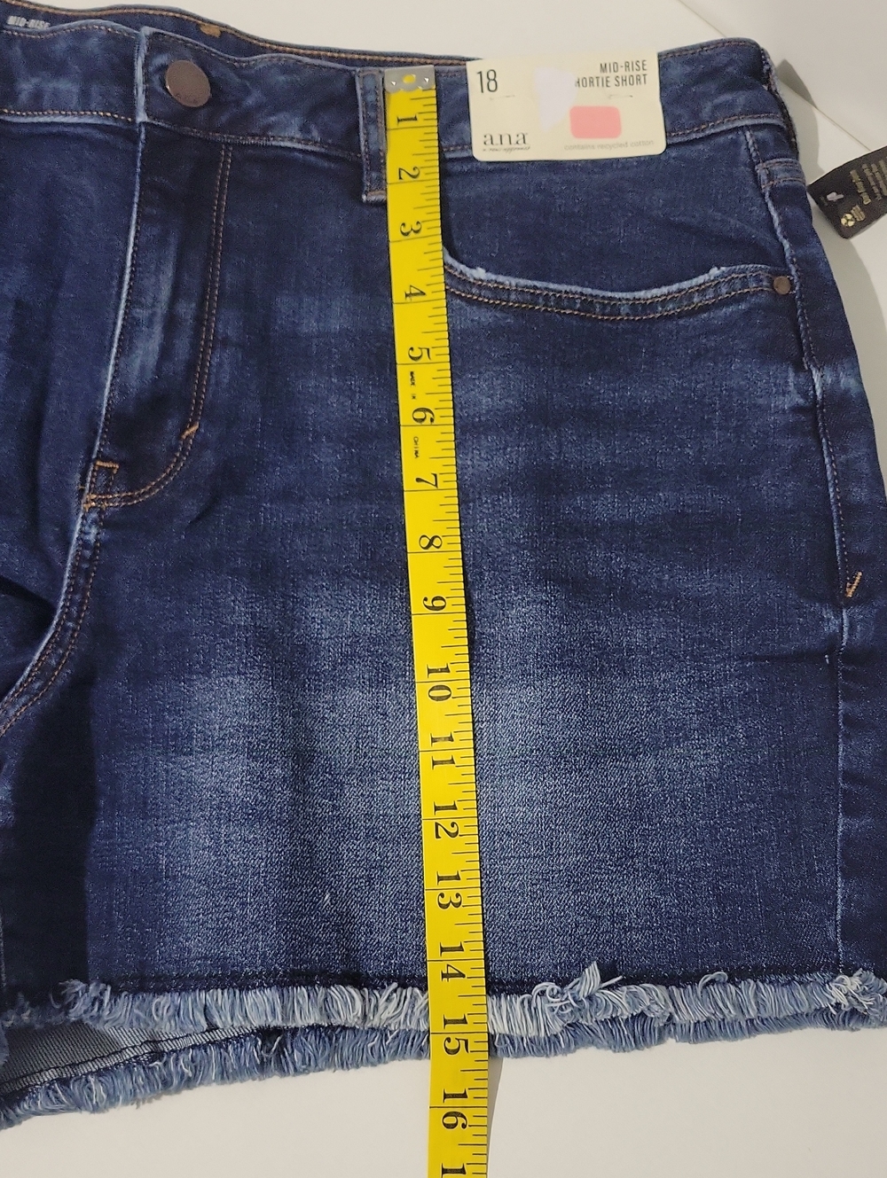 A.N.A New Approach Women's Dark Denim Mid-Rise Frayed Hem Shortie Shorts Sz 18 - Picture 9 of 10